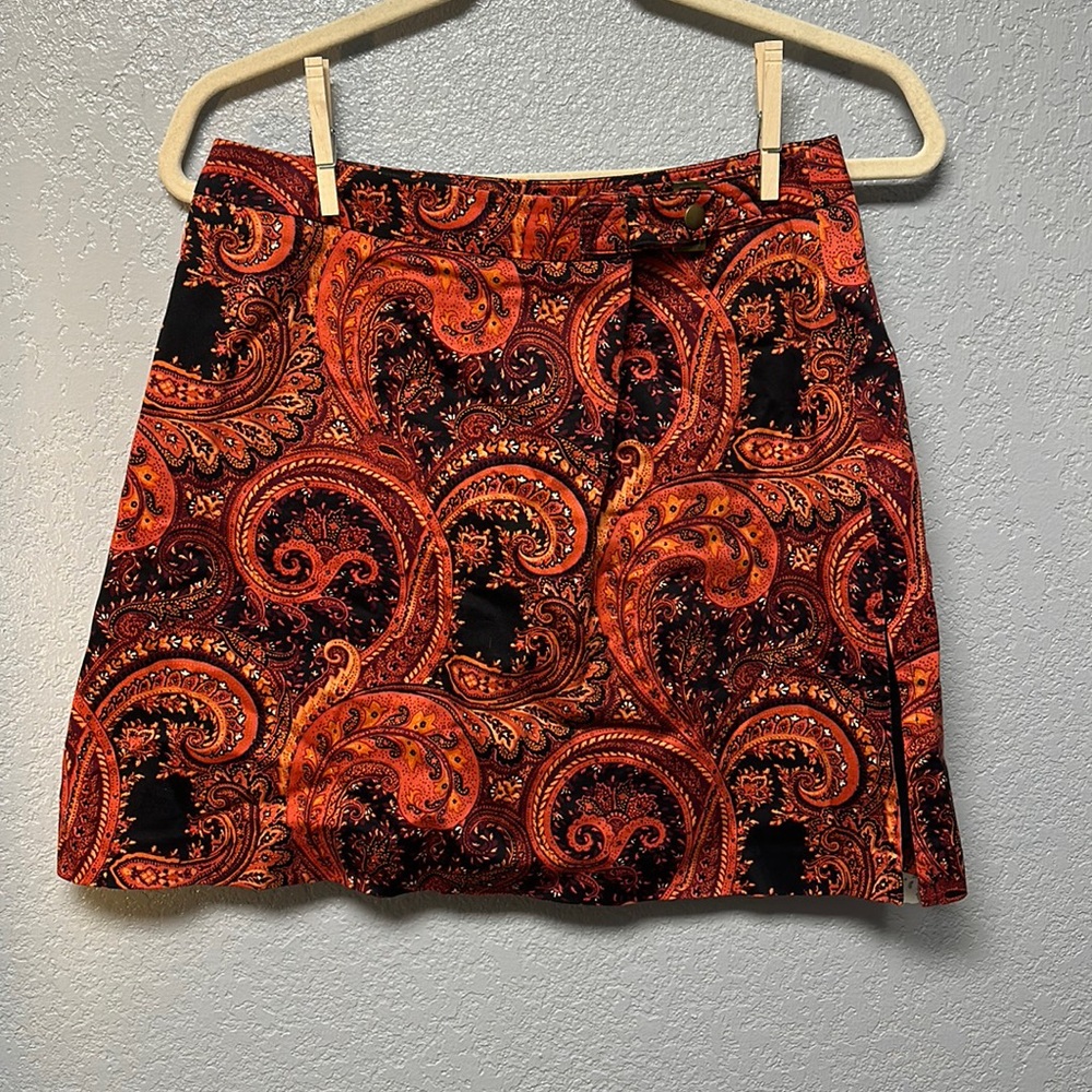 Bette & Court EUC Pull-On Athletic Tennis Skorts Skirt Shorts Wmn Sz 8 Paisley